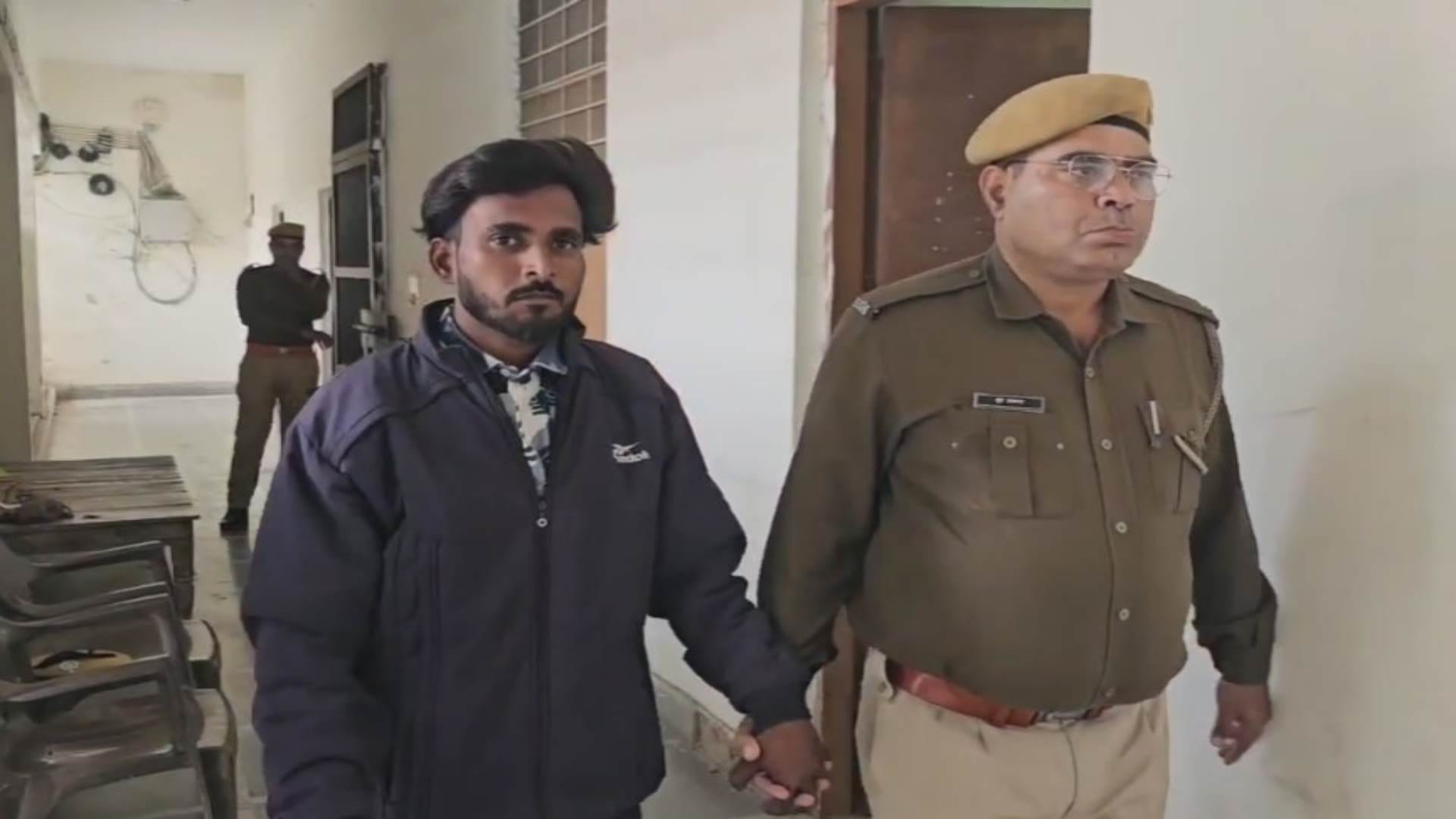 पुलिस की गिरफ्त में आरोपी।