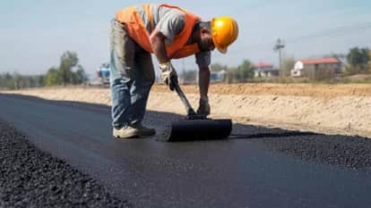 UP: Contractor who built shoddy roads will lose work worth over Rs 1 crore; Municipal Corporation will no long