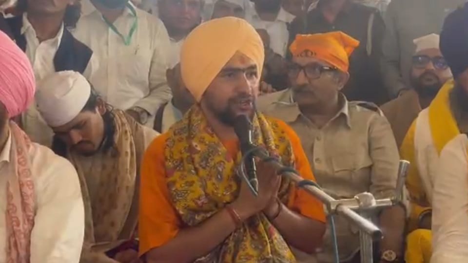 Dhirendra Shastri of Baba Bageshwar Dham reached the mass marriage ceremony in Firozpur.