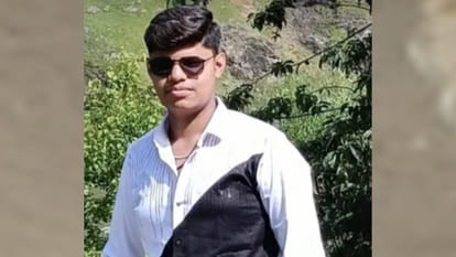 Kanpur: Internet cable entangled in scooter, 10th-grade student falls off road, death