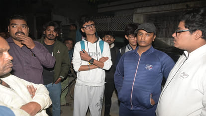 Kanpur: Internet cable entangled in scooter, 10th-grade student falls off road, death
