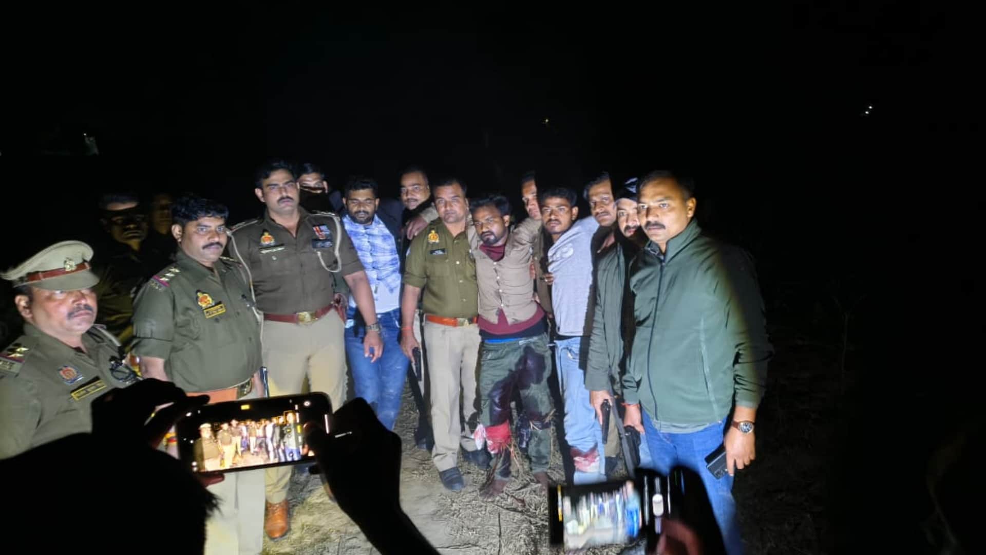 सरायअकिल में तीन बदमाश पुलिस मुठभेड़ में घायल।