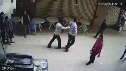 Greater Noida Crime News Youths in a car assaulted restaurant staff