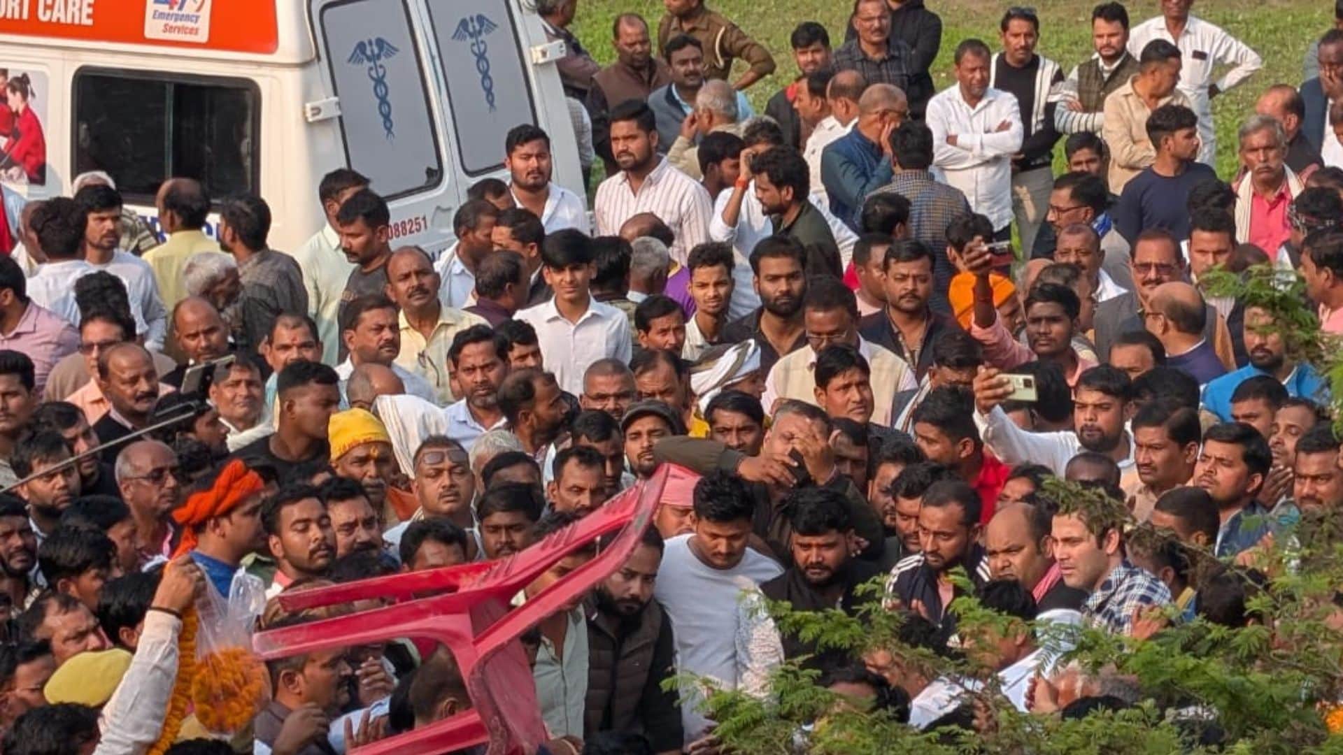 Sudhakar Singh News: Crowds gathered to pay their last respects to Ghosi SP MLA Sudhakar Singh of Mau