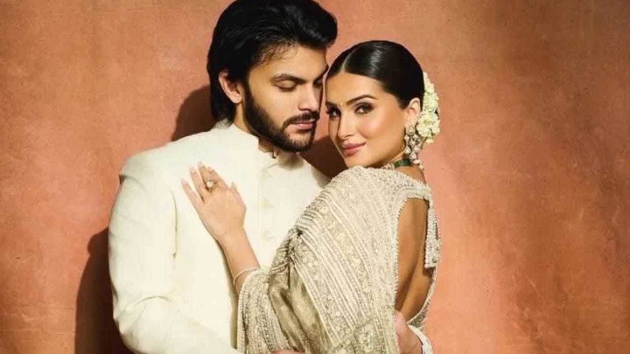 Tara Sutaria kiss Rumoured Boyfriend Veer Pahariya And Cut Birthday Cake Together