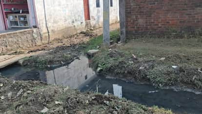 Lalitpur: Ward condition...streets in bad shape, Kanshi Ram Park in a dilapidated condition