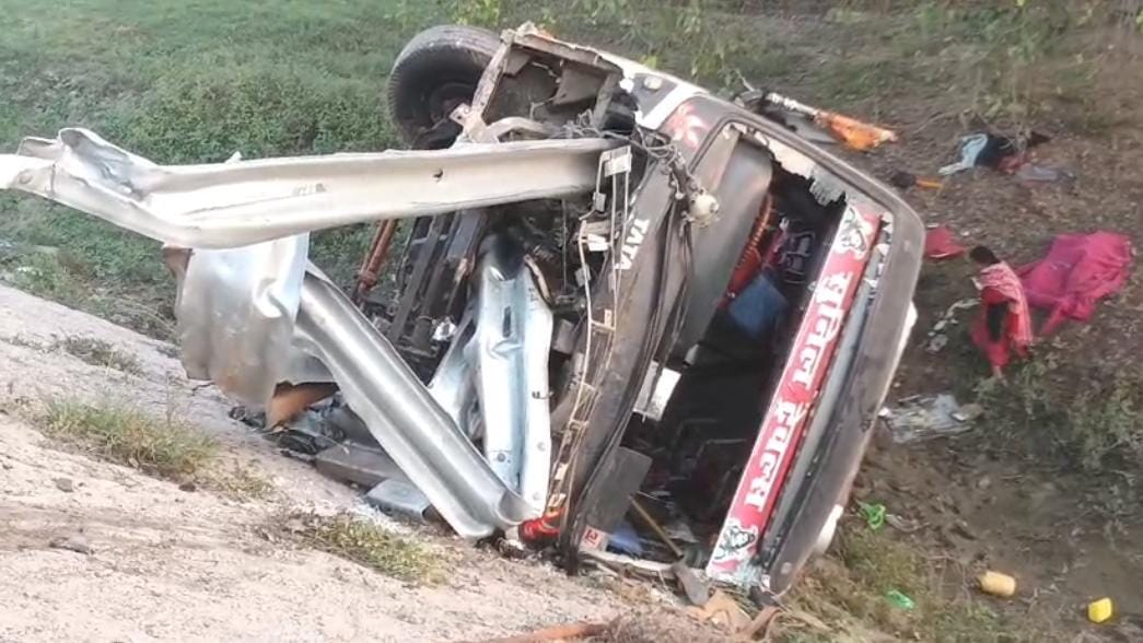 Bihar News: Bus carrying pilgrims returning from Ayodhya overturns in Patna, one dead, 25 injured