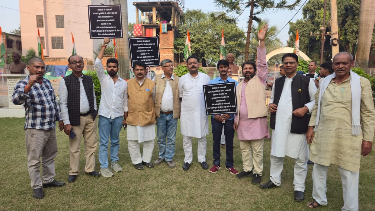 Bihar: Protest at Congress office in Patna, Congress workers angry ticket distribution protest, Pappu Yadav