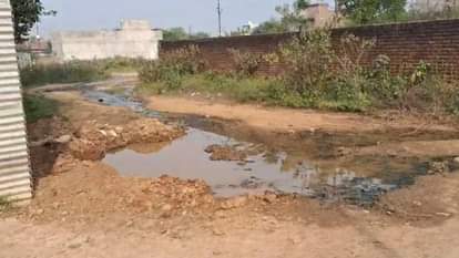 Jhansi: The condition of ward 15 of the Municipal Corporation, neither drains were built... nor roads.