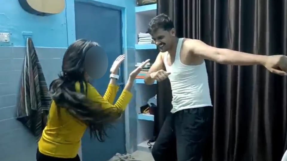 Shamli CHC Row: Hindu Organization Protests Over Doctor–Girl Dance Viral Video, Demands FIR