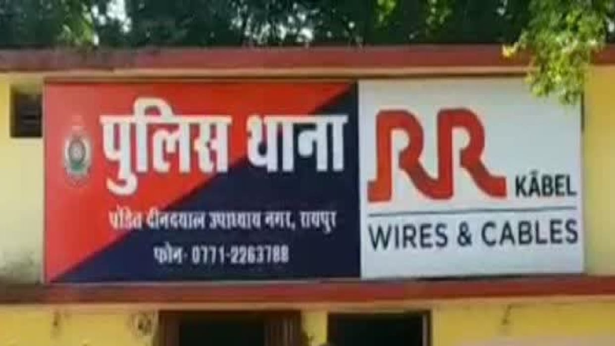 A woman and her daughter were attacked with chilli powder due to an old rivalry, case registered in Raipur