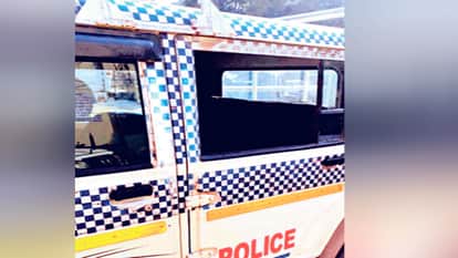 Police team that went to resolve a dispute was attacked with bottles and sticks, learn the full story.