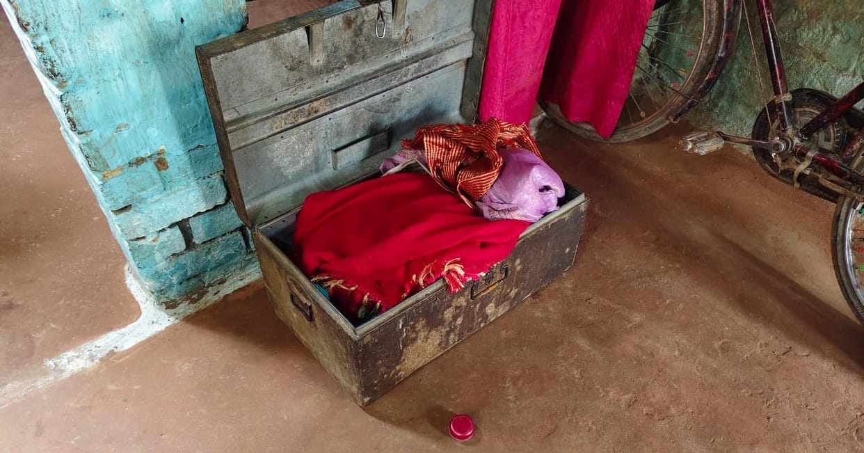 Kanpur Theft Burglars break in through the back wall of house steal cash and jewellery police investigating