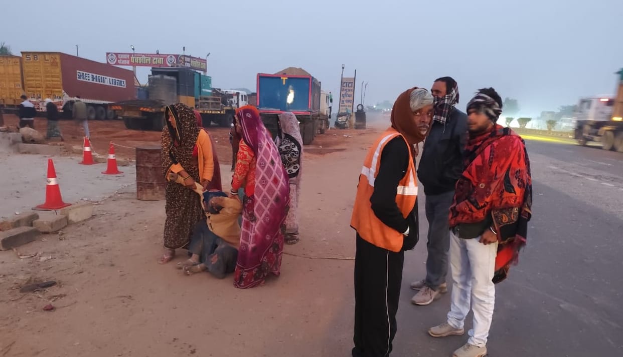 Auraiya Elderly man dies in road accident occurred while crossing the highway body sent for postmortem