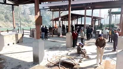 Mandi Acid attack case: Victim's dead body cremated at Hanuman Ghat as per last wish, police present