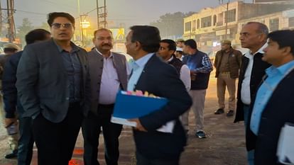 Meerut: Commissioner and DM visited metro stations, big news came out regarding the operation of Namo Bharat