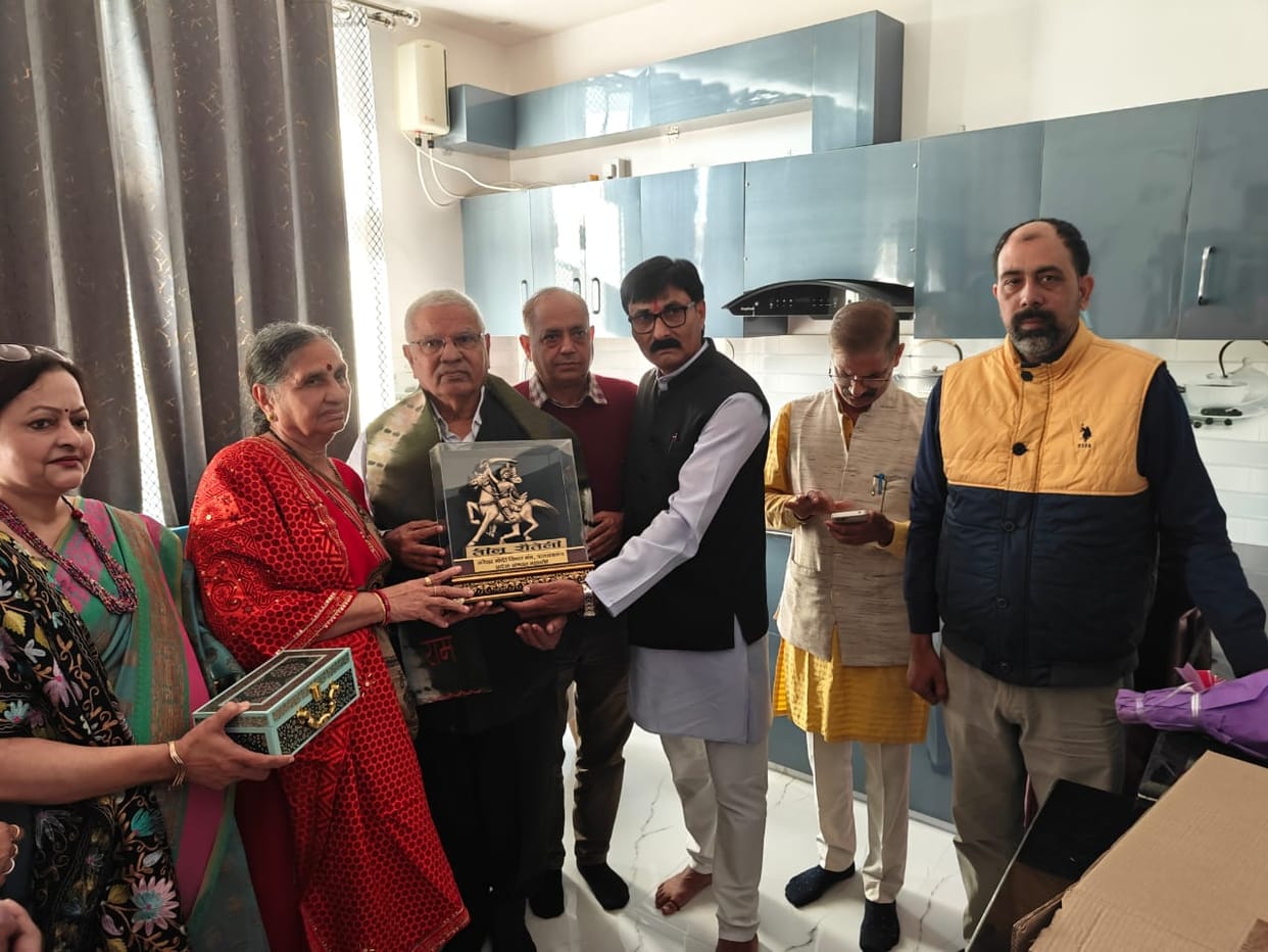 Dehradun: PM Modi's sister returns from her visit to Rishikesh and Dehradun, maintains distance from the media