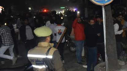 youth from another community beat up his girlfriend brother victim family creat ruckus in Bareilly