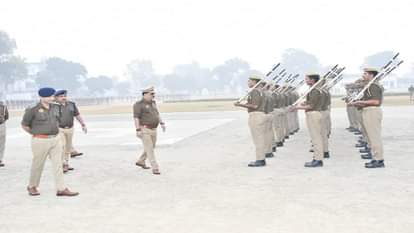 SSP Dr. Brijesh Kumar Singh took the salute of the parade and inspected the police line in Budaun