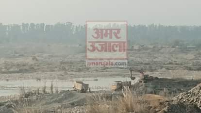 Illegal mining in Pathankot Mafia is draining Ravi River on Jammu border