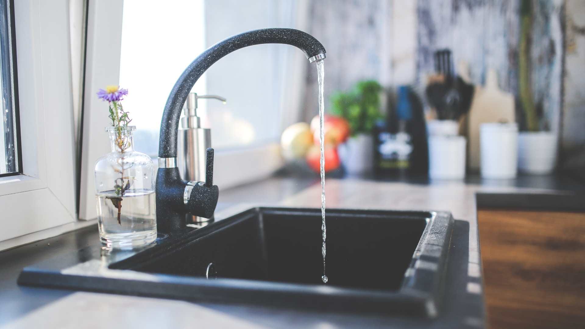 Vastu tips for kitchen these kitchen items can cause financial loss rasoi ke liye vastu shastra
