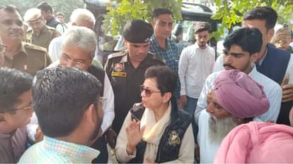 Congress leaders in Sirsa demonstrate unity: clarify poster controversy, target BJP