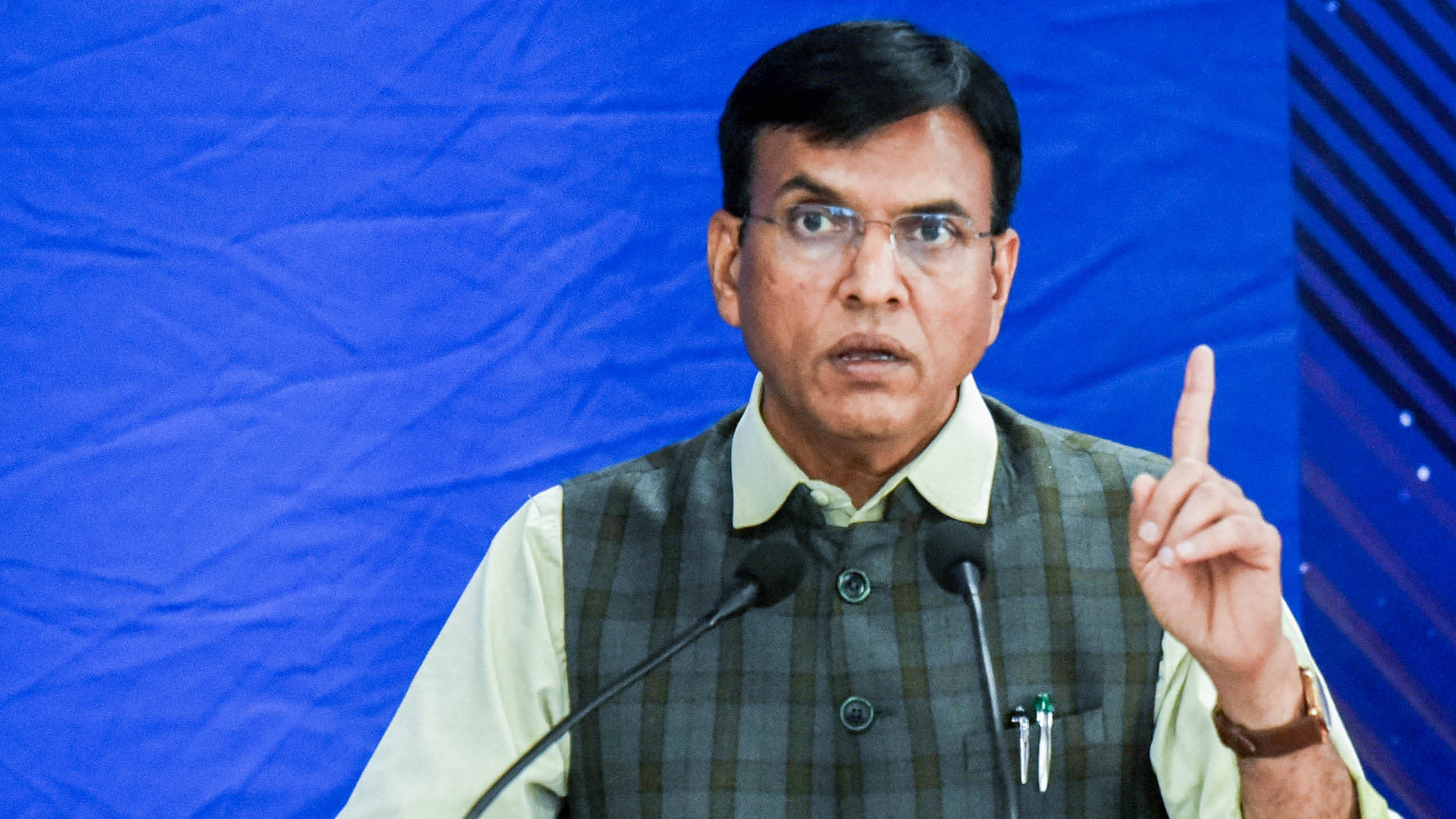 श्रम मंत्री मनसुख मंडाविया