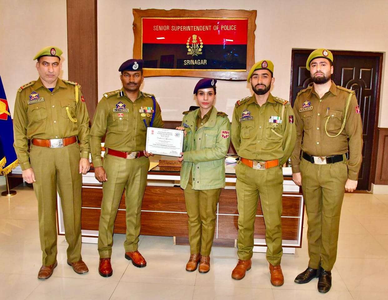DSP Sleet Shah's team has received the Best Mobile Recovery Award in North Zone.