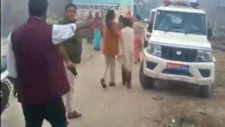 Bihar News: अवैध आर्केस्ट्रा संचालकों पर पुलिस की बड़ी कार्रवाई, 10 नाबालिग लड़कियां बरामद; दो संचालक गिरफ्तार