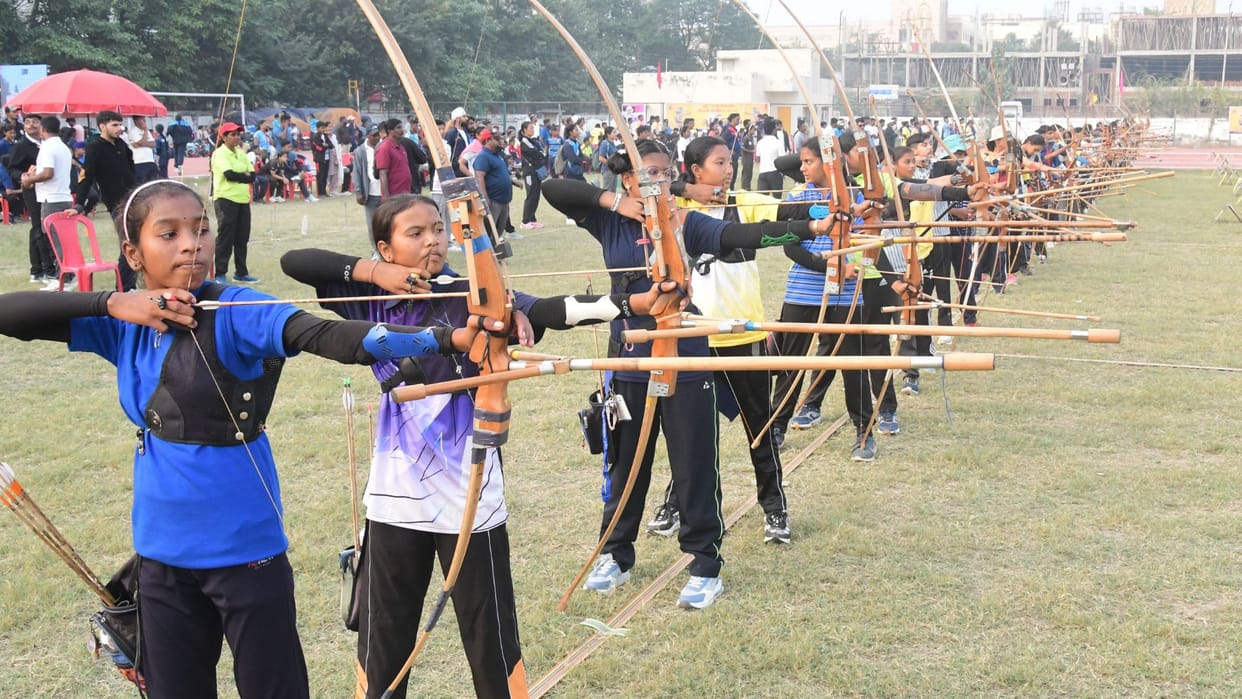 School Archery Aryan shot 72 arrows to score 699 out of 720 in recurve round Vaidehi won gold medal