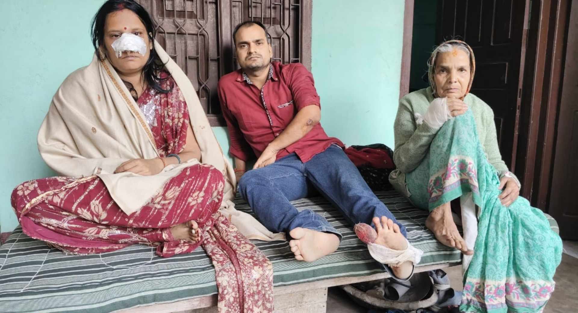 दुर्घटना में घायल हुए परिजन