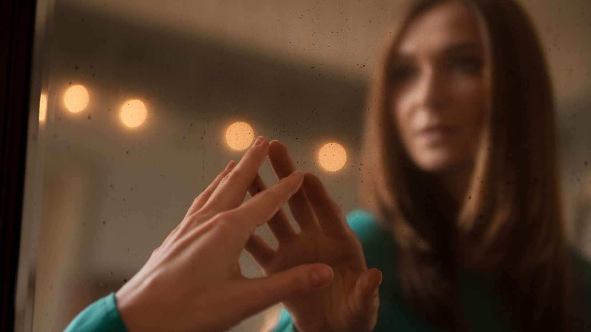 Vastu Tips For Mirror Direction Bring Happiness And Money Right Way To Place Mirror In Your Home