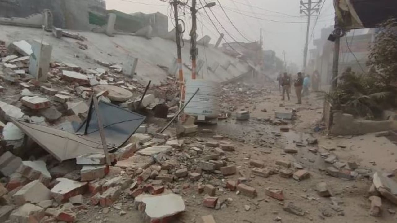 BDA demolished 16 shops and showroom of Arif a close associate of Maulana Tauqeer in Bareilly