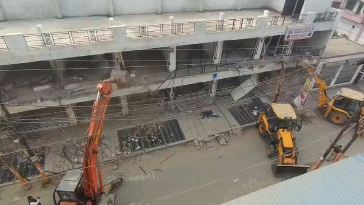 Bulldozers run on the market of Arif close associate of Maulana Tauqeer in Bareilly