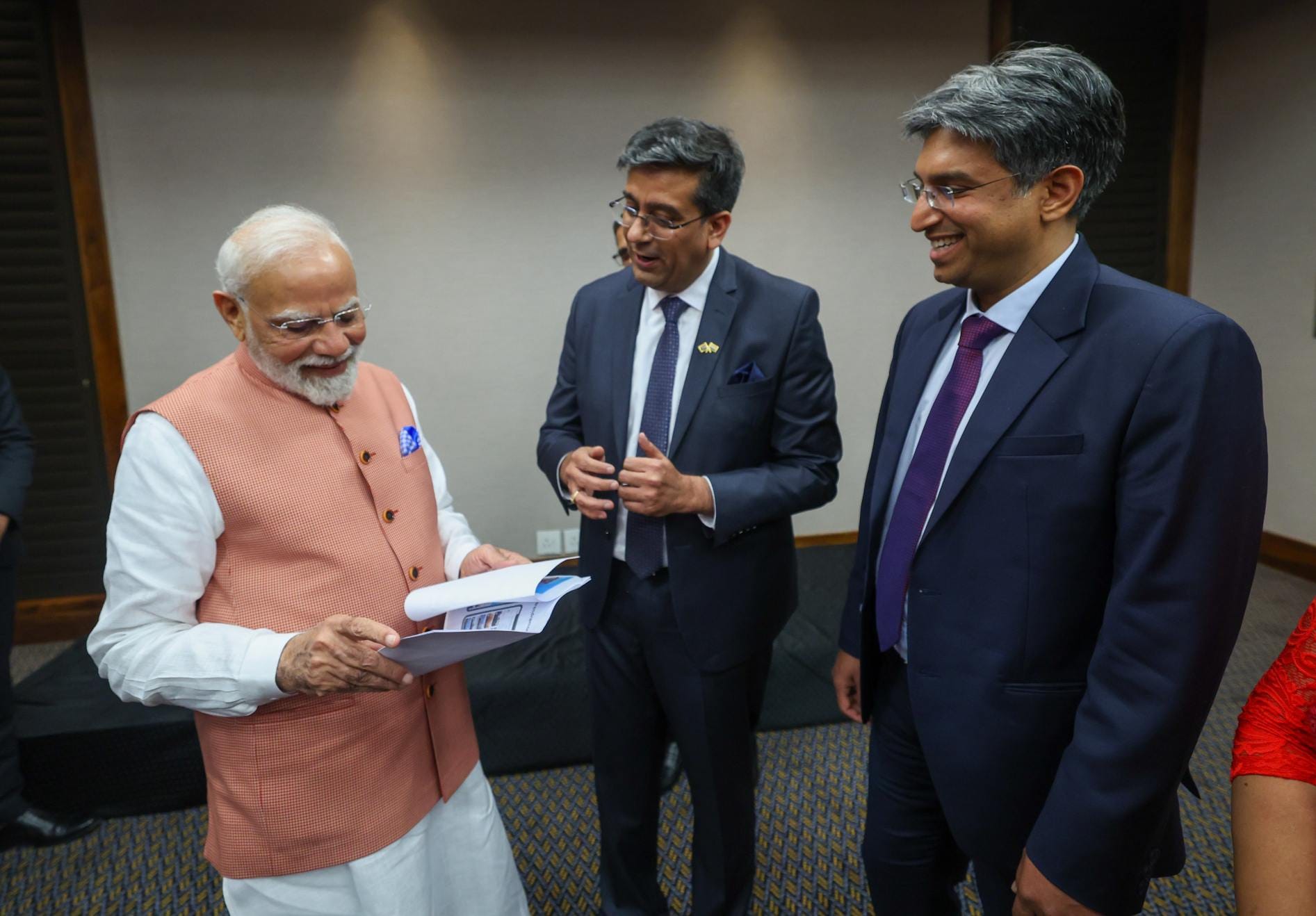 जोहान्सबर्ग में भारतीय एंटरप्रेन्याेर्स से बातचीत करते पीएम मोदी।