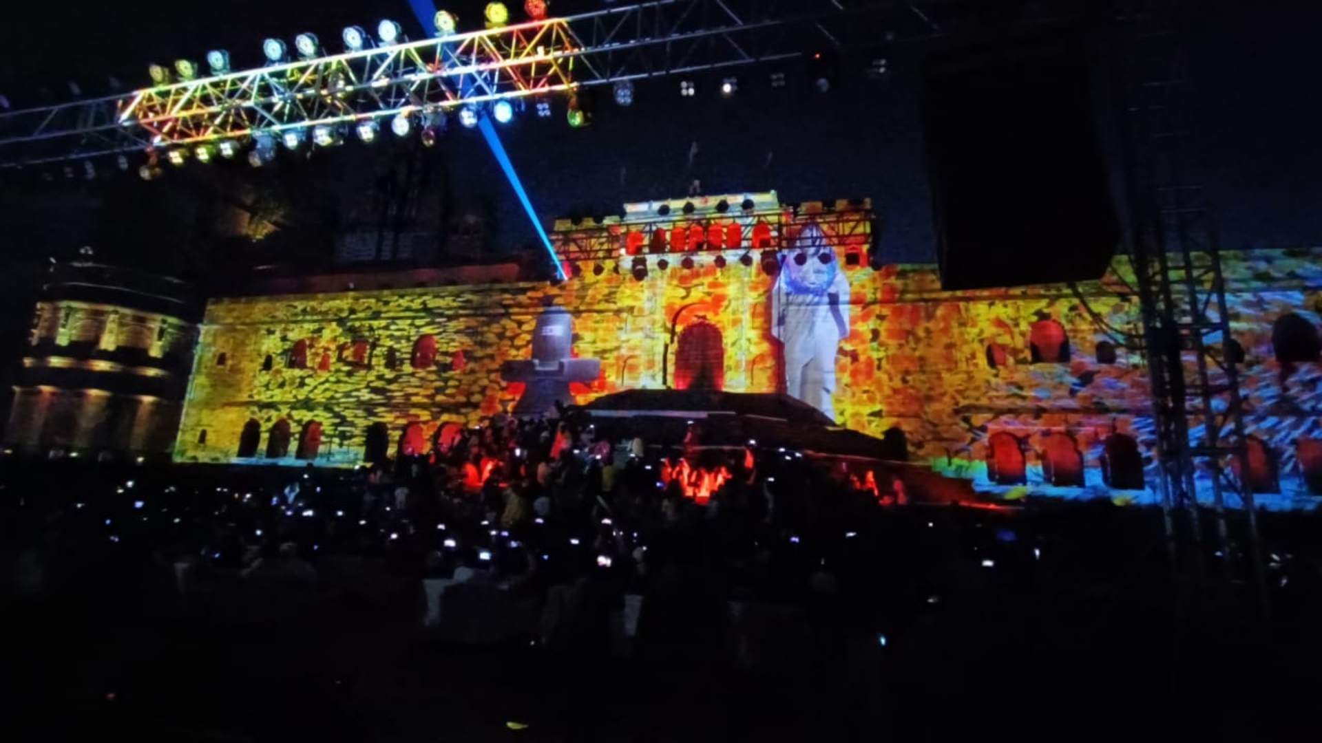 Maheshwar News: Nimar festival begins, Lakha Singh's bhajan evening enthrals the audience