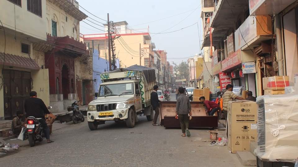 मेंडू गेट पुलिस चौकी को जाने वाले रास्ते पर हुआ अतिक्रमण