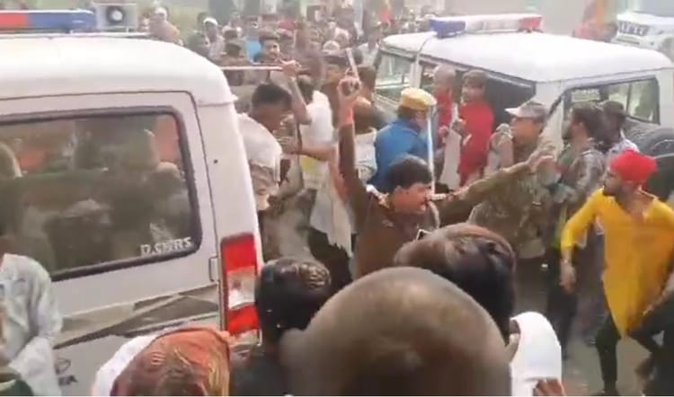 Bihar News: प्रतिबंधित मांस ले जाने पर हंगामा, भीड़ पर काबू करने के लिए पुलिस ने की फायरिंग