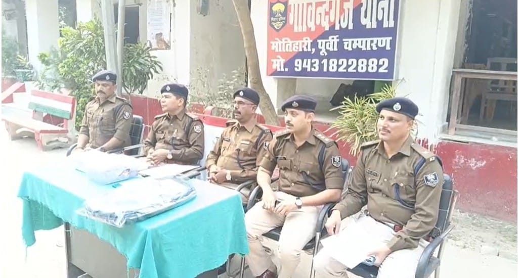 Bihar: Four policemen of the police team that went to raid the house of fraudsters got tempted