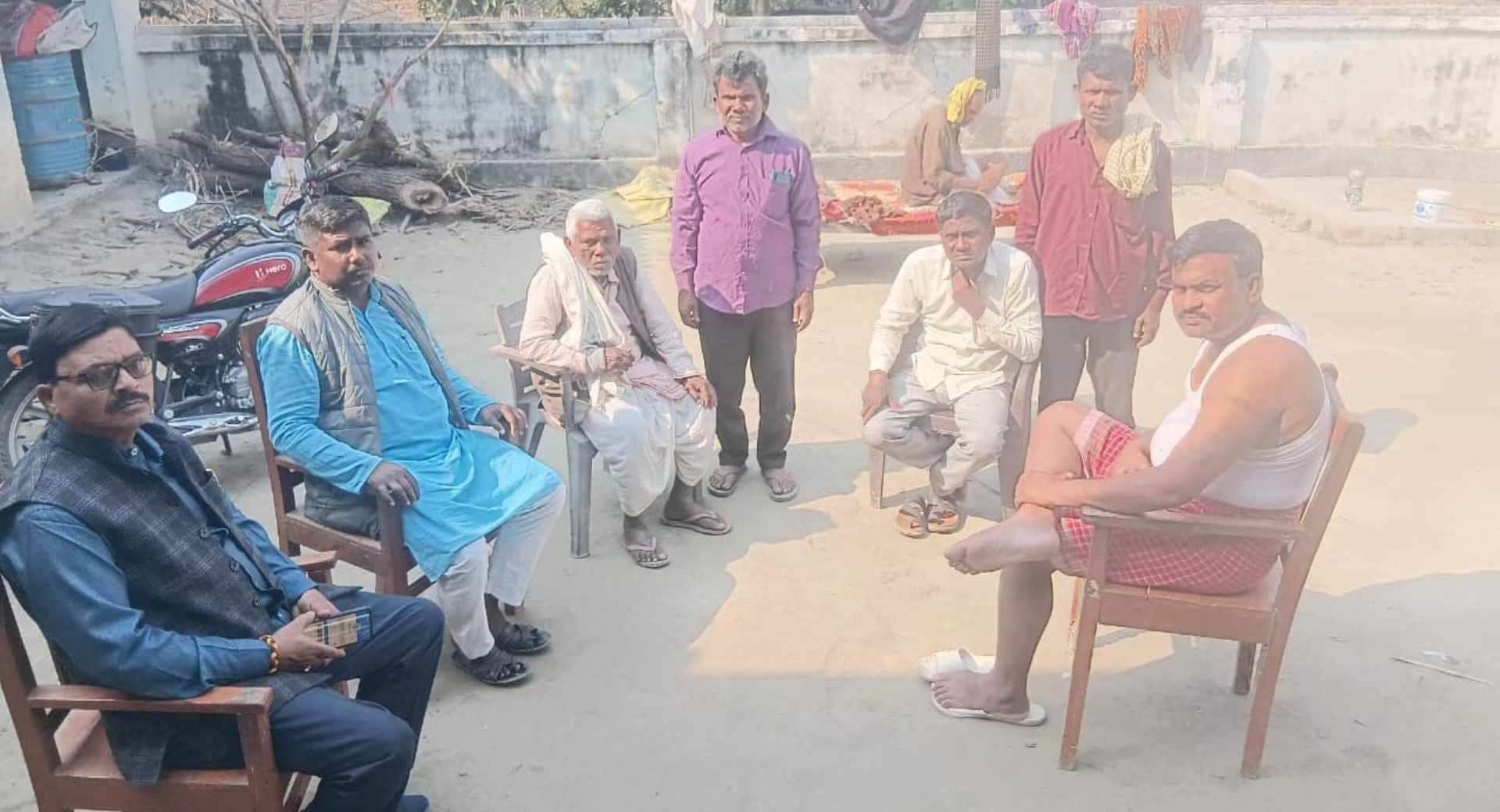 शोकाकुल परिजन