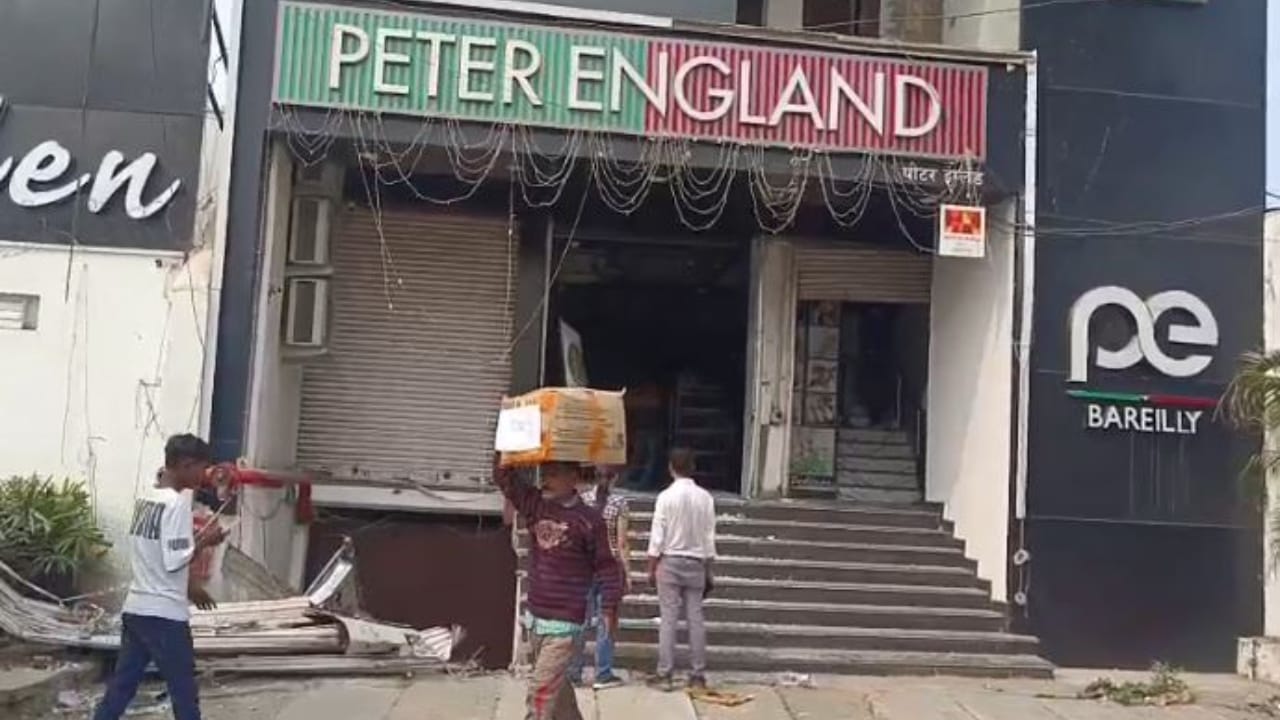 BDA demolished 16 shops and showroom of Arif a close associate of Maulana Tauqeer in Bareilly