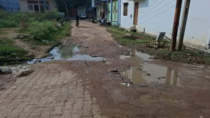 Lalitpur: Ward number nine of the municipality...unpaved streets built outside the luxurious building
