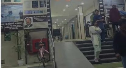 ujjain hospital dead body kept outside insensitivity incident