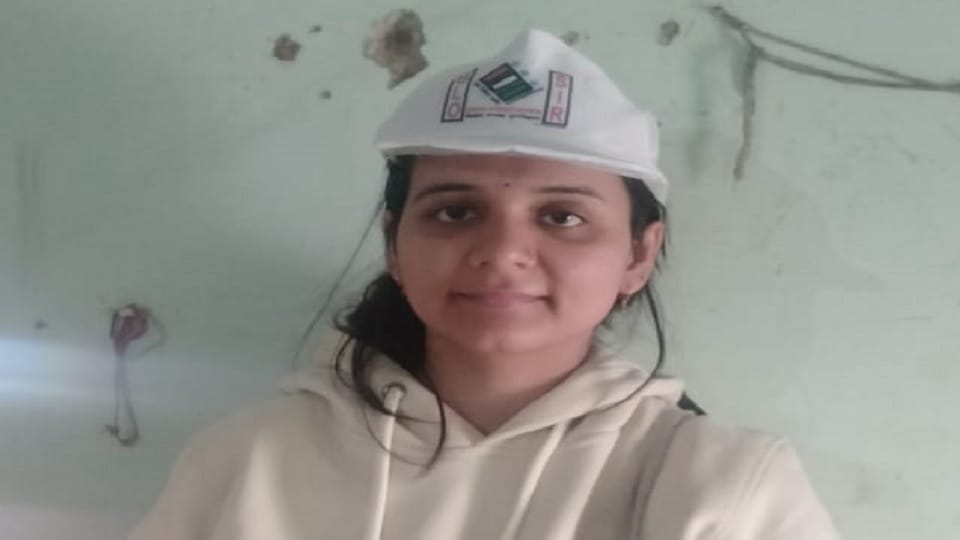 Varsha Chaudhary became the first BLO to complete the SIR work