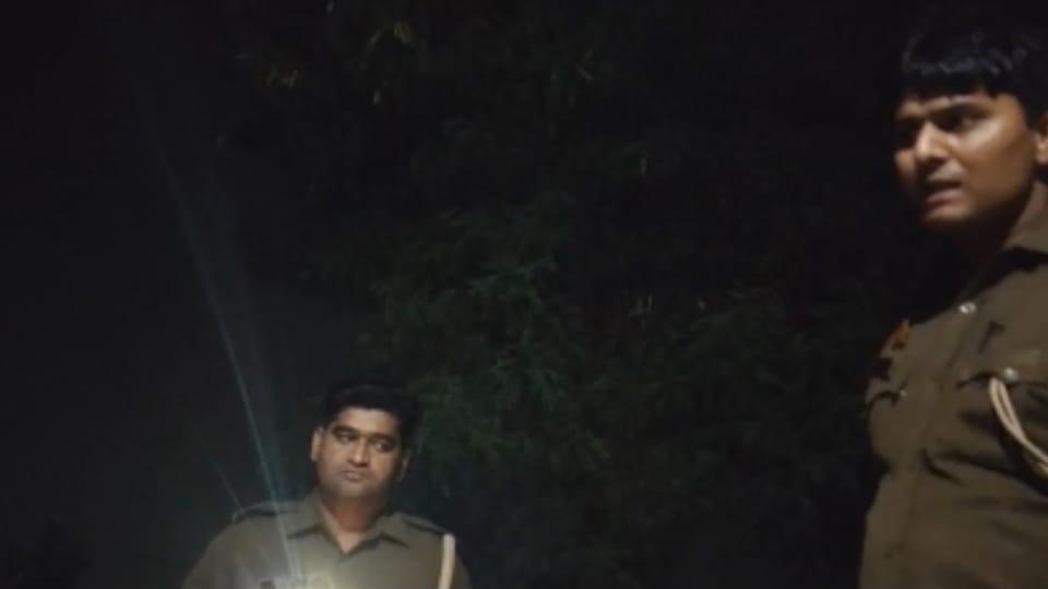 dispute between husband and wife police officer filmed pistol being handed to him In Bulandshahr