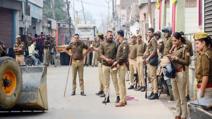 आरिफ की संपत्तियों पर कार्रवाई के दौरान तैनात रहा पुलिस बल