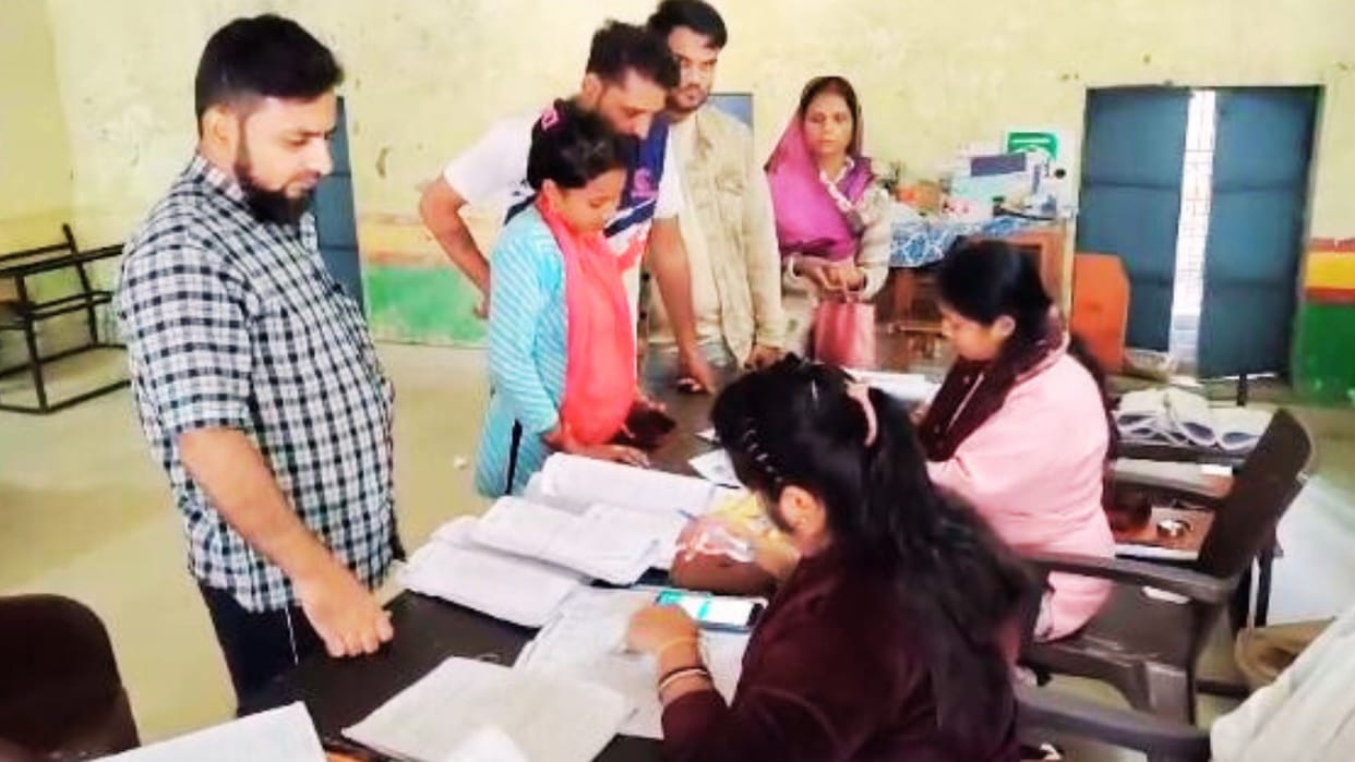 SIR 2003 Voter List DM varanasi appeals to living abroad to fill online forms 4 December is last date
