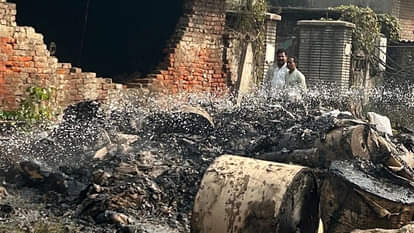 Kanpur: short circuit caused a fire at cardboard factory, destroying machinery and goods worth lakhs