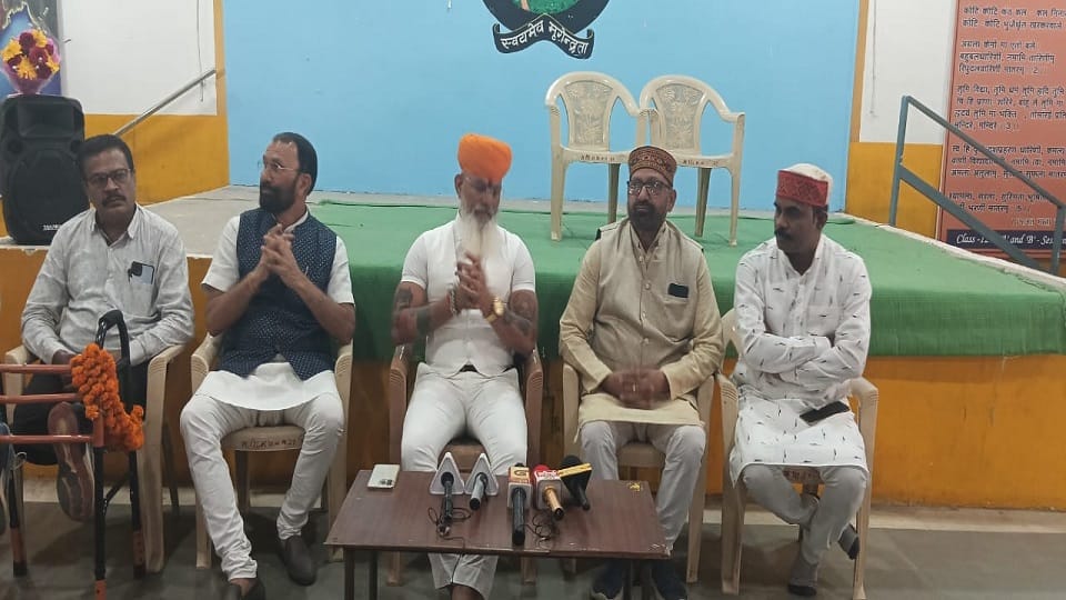 Karni Sena president Raj Shekhawat held a major meeting with the Kshatriya community in Bilaspur