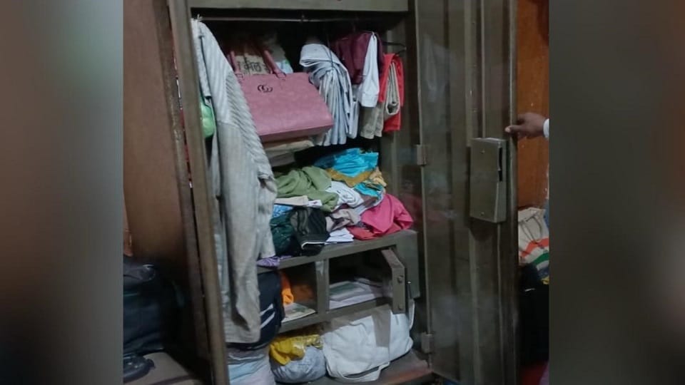Saharanpur: Family busy in wedding ceremony, thief took away jewelery worth Rs 10 lakh from the cupboard